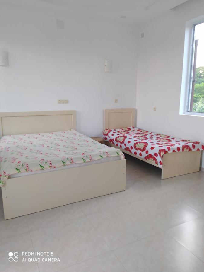 Emzari'S Apartment 科布列季 外观 照片